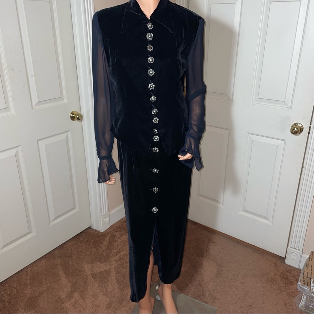 Vintage Platinum Velvet Jacket & Skirt Set 🖤